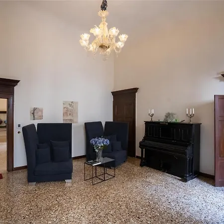 Ca Longo Palace