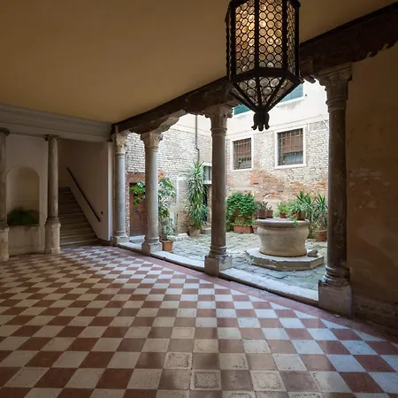 Ca Longo Palace