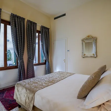 Ca Longo Palace *