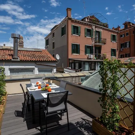 Ca Longo Palace *